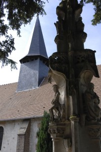 Eglise clocher et partie calvaire